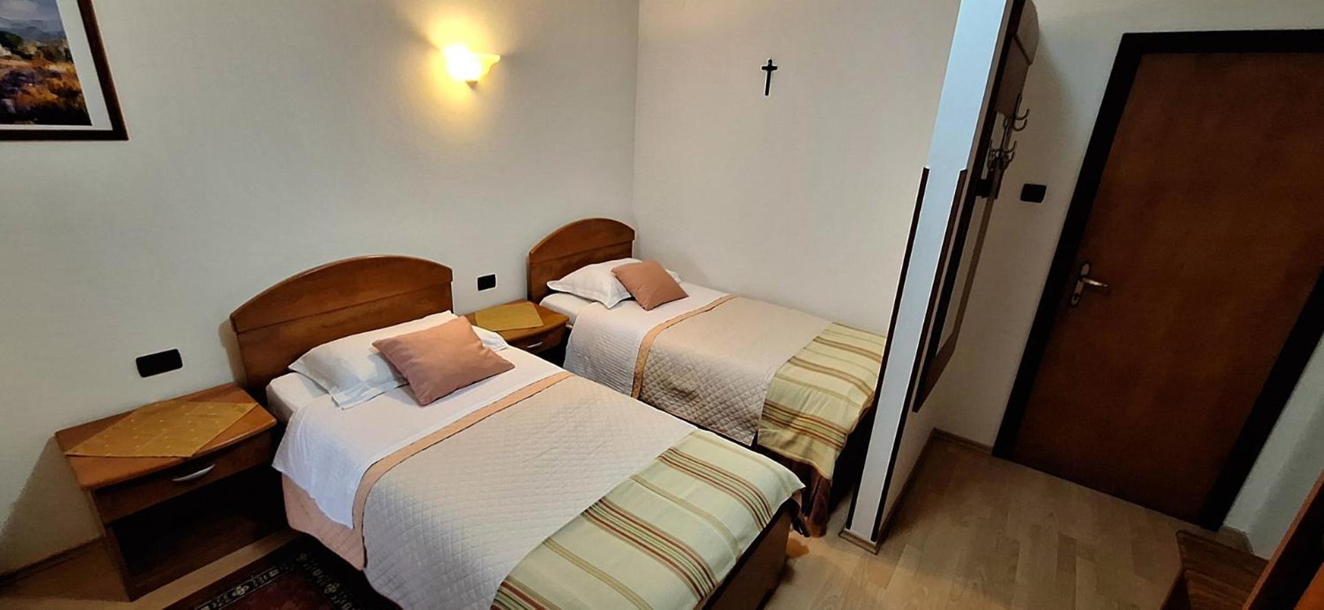Apartments And Rooms Laura Pazin Exterior foto