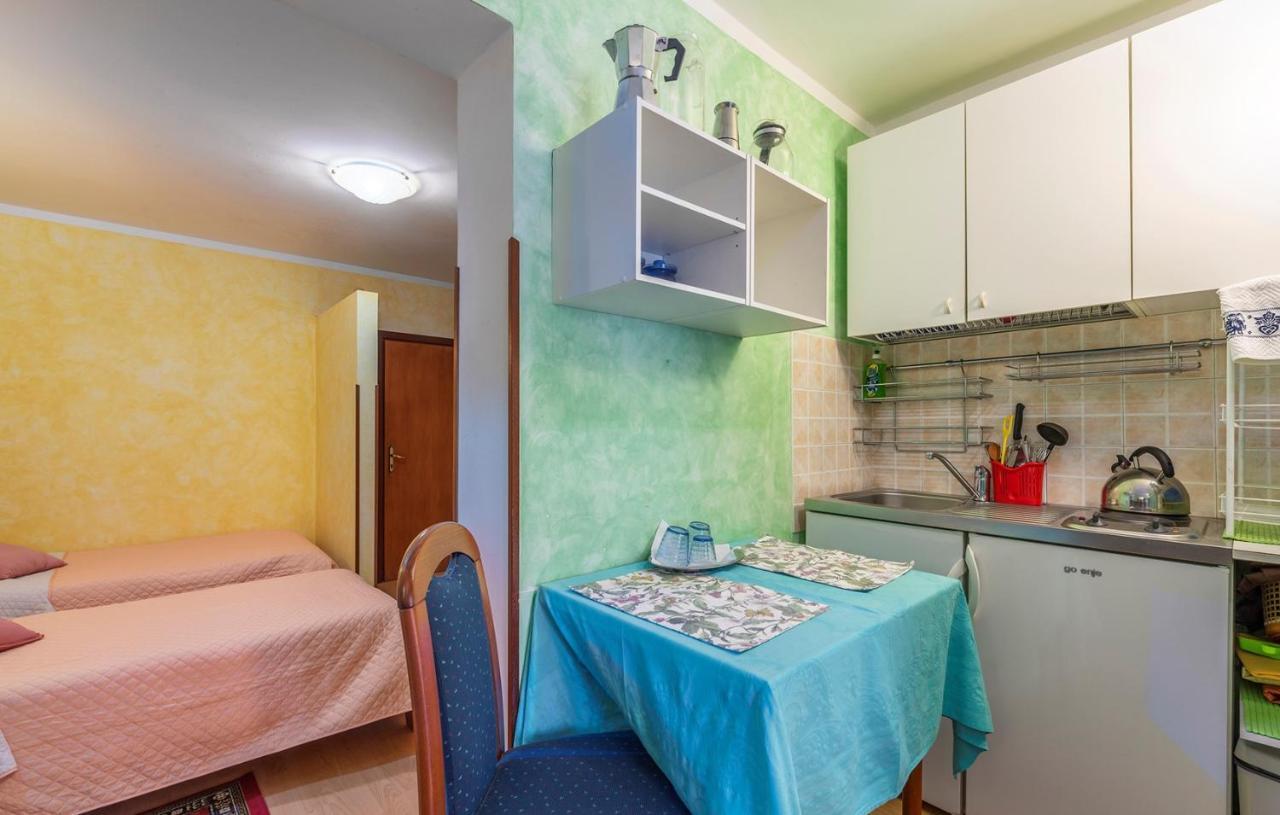 Apartments And Rooms Laura Pazin Exterior foto
